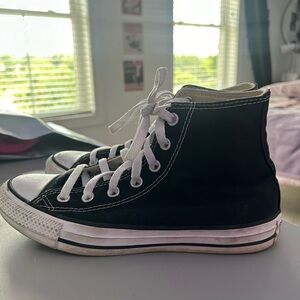 black converse!